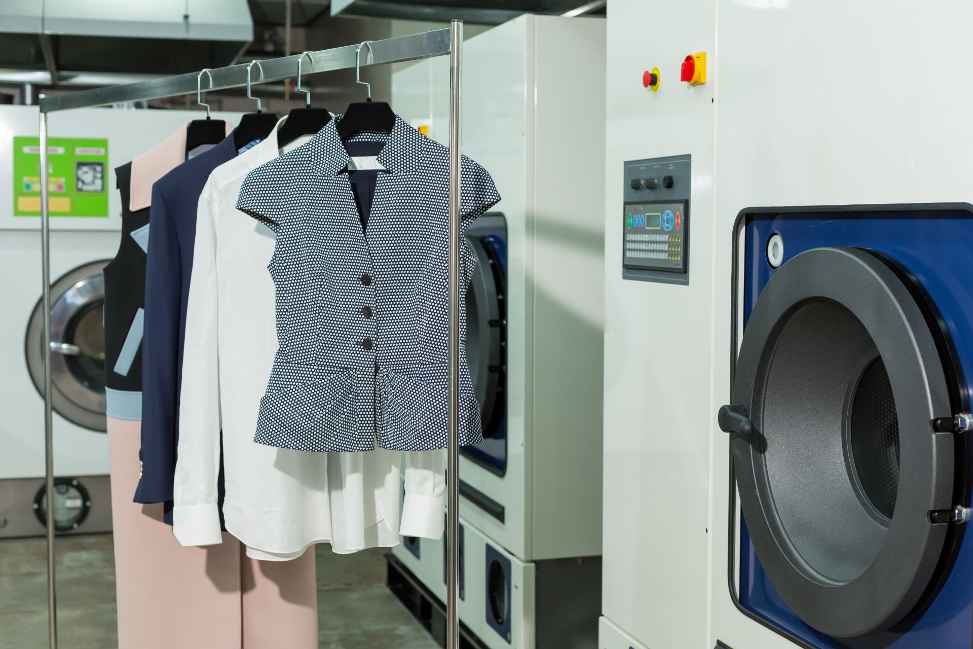 Removing Oil-Based Stains from Synthetic Fabrics in Humid Climates